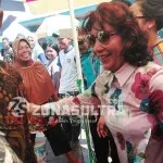 Kunjungi PPI Kendari, Menteri Susi Disambut Meriah Ratusan Nelayan Kunjungi PPI Kendari, Menteri Susi Disambut Meriah Ratusan Nelayan