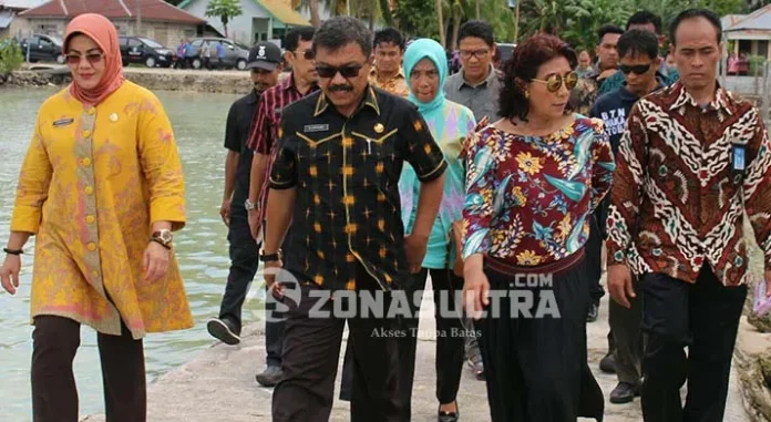 Sambangi Kampung Nelayan, Menteri Susi Beri Bantuan Kesehatan Suku Bajo