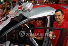 Tukarkan Poin di Undian Pesta Akhir Tahun Telkomsel, Petani Merica Asal Konawe Ini Dapat Mobil Tukarkan Poin di Undian Pesta Akhir Tahun Telkomsel, Petani Merica Asal Konawe Ini Dapat Mobil