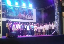 Dekan FISIP UHO Bangga Mahasiswa Komunikasi Hasilkan Karya “Suara dari Pesisir” Dekan FISIP UHO Bangga Mahasiswa Komunikasi Hasilkan Karya "Suara dari Pesisir"