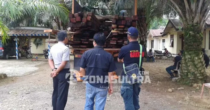 penangkapan_kayu_konut Sporc Polhut Amankan Puluhan Batang Kayu Tanpa Dokumen