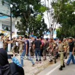 Suara Knalpot Bising, Seorang Pelajar Nyaris Dikeroyok Petugas Satpol PP Suara Knalpot Bising, Seorang Pelajar Nyaris Dikeroyok Petugas Satpol PP