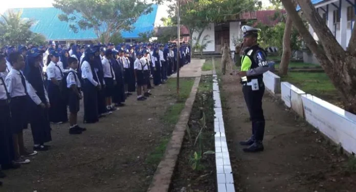 Operasi Simpatik Di Butur, Sat Lantas Polres Muna Goes To School