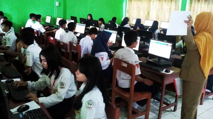 smp_5_unbk Siap Laksanakan UNBK, SMPN 5 Kendari Gelar Simulasi