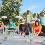 Tingkatkan Pendapatan Keluarga dan Pemenuhan Gizi Keluarga Melalui Gerakan Tanam Cabai Tingkatkan Pendapatan Keluarga dan Pemenuhan Gizi Keluarga Melalui Gerakan Tanam Cabai