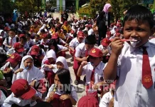 Peringati World Oral Health Day, 1.000 Siswa SD di Kendari Ikut Sikat Gigi Massal Peringati World Oral Health Day, 1.000 Siswa SD di Kendari Ikut Sikat Gigi Massal