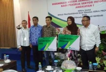 200 Tenaga Kerja Informal Sultra Dapat Perlindungan BPJS 200 Tenaga Kerja Informal Sultra Dapat Perlindungan BPJS