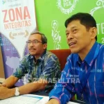 BPS: Sensus Ekonomi Penentu Kebijakan Pemerintah Kepala BPS Sultra Atqo Mardiyanto (kanan) dan Deputi Bidang Statistik Distribusi dan Jasa BPS RI Sasmito Hadi Wibowo (kiri)