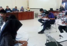 FKIP UHO Gelar Lomba Debat Bahasa Inggris, Tim Terbaik Bakal Wakili UHO ke Tingkat Regional Hingga Nasional FKIP UHO Gelar Lomba Debat Bahasa Inggris, Tim Terbaik Bakal Wakili UHO ke Tingkat Regional Hingga Nasional