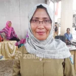 Ke Wakatobi Lagi, Menteri Susi Lakukan Pengobatan Gratis Bagi Warga Bajo Hasmi_Kepala_Poskesdes_Mola_Selatan