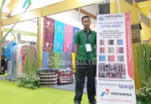 Kisah Sukses Pengusaha Tenun Khas Sultra, dari Sepeda Ontel Hingga Pameran Mancanegara Kisah Sukses Pengusaha Tenun Khas Sultra, dari Sepeda Ontel Hingga Pameran Mancanegara