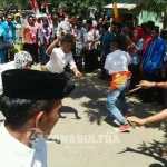 Resmikan Kampung Tenun di Muna, Tina Nur Alam Disambut dengan Silat Ewa Resmikan Kampung Tenun di Muna, Tina Nur Alam Disambut dengan Silat Ewa