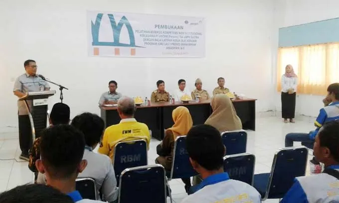 antam Antam dan BLK Sultra Latih 32 Warga Pomalaa Tentang Tehnik Pengelasan