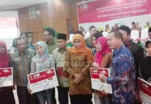 Mensos : Dana PKH Bukan Untuk Beli Pulsa Mensos : Dana PKH Bukan Untuk Beli Pulsa