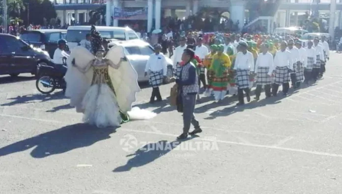 Tenun 'Katamba Gawu' Buton Utara Meriahkan HUT Sultra Ke 53