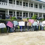 Tuntut Transparasi Dana BOS, Siswa SMAN 1 Raha Demo Kepala Sekolahnya Tuntut Transparasi Dana BOS, Siswa SMAN 1 Raha Demo Kepala Sekolahnya