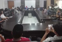 Datangi DPRD Sultra, Masyarakat Moramo Desak Dewan Hentikan Aktivitas PT SRNA Datangi DPRD Sultra, Masyarakat Moramo Desak Dewan Hentikan Aktivitas PT SRNA