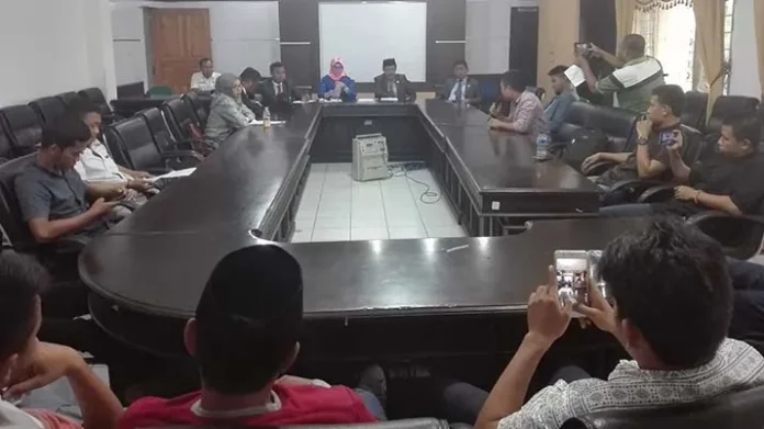 Datangi DPRD Sultra, Masyarakat Moramo Desak Dewan Hentikan Aktivitas PT SRNA