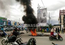 Puluhan Mahasiswa UHO Demo Protes Penertiban Lapak PKL Puluhan Mahasiswa UHO Demo Protes Penertiban Lapak PKL