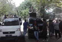 Puluhan Pedagang Pasar Wuawua Demo Tuntut Pembongkaran Pasar Swasta di Eks Pasar Panjang Puluhan Pedagang Pasar Wuawua Demo Tuntut Pembongkaran Pasar Swasta di Eks Pasar Panjang