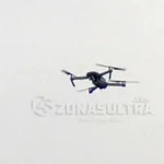 Ulah Jail Pengguna Drone dalam Atraksi Pesawat Sukhoi yang Buat Repot Pihak Keamanan Ulah Jail Pengguna Drone dalam Atraksi Pesawat Sukhoi yang Buat Repot Pihak Keamanan