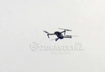 Ulah Jail Pengguna Drone dalam Atraksi Pesawat Sukhoi yang Buat Repot Pihak Keamanan Ulah Jail Pengguna Drone dalam Atraksi Pesawat Sukhoi yang Buat Repot Pihak Keamanan