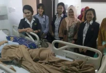 Nelayan Wakatobi Penderita Tumor di Kaki Akhirnya Diamputasi Nelayan Wakatobi Penderita Tumor di Kaki Akhirnya Diamputasi