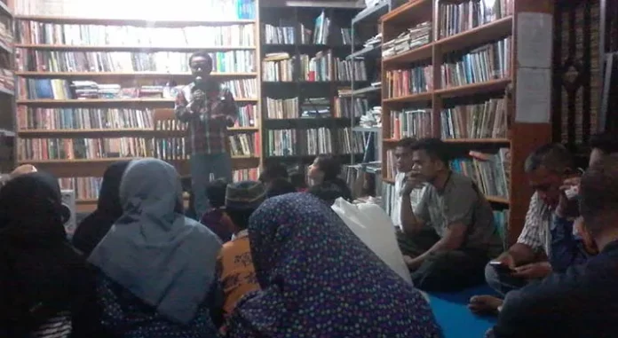 Semangat Literasi Kendari di Malam Puncak Hari Buku Sedunia
