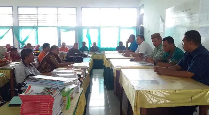 Komisi I DPRD Sultra Hearing Kepsek dan Guru SMAN 1 Raha