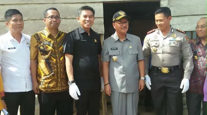 Jelang HUT Konsel, Pemda dan DPRD Turun Langsung Bedah Rumah Kumuh
