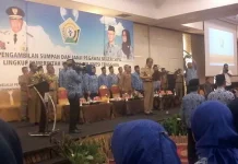 Kisah Nur Alam Tentang Kemenakan Turun Jabatan dan Cicilan Mobil 2 Ribu PNS Pemprov Sultra Ikrarkan Sumpah Jabatan, Ada yang Sudah Mau Pensiun