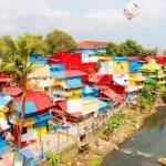 Ajak Wisatawan Makan Bersama dan Tebar Ikan di Sungai Ajak Wisatawan Makan Bersama dan Tebar Ikan di Sungai