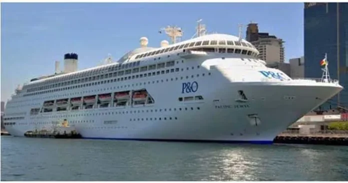 Kapal Cruise Pacific Eden dengan 1.500 Wisman Menuju Benoa