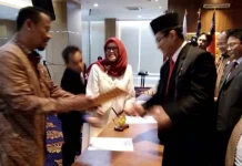 Rektor USN Dikukuhkan Sebagai Ketua DPD ADRI Sultra Rektor USN Dikukuhkan Sebagai Ketua DPD ADRI Sultra