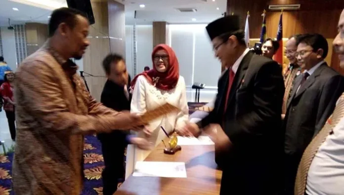 Rektor USN Dikukuhkan Sebagai Ketua DPD ADRI Sultra