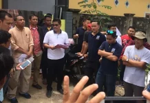 BPN Kembalikan Batas Lahan Milik Hani Roswita yang Berada Diatas Bangunan Rumah Dr Fat BPN Kembalikan Batas Lahan Milik Hani Roswita yang Berada Diatas Bangunan Rumah Dr Fat