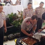 1.878 Calon Siswa Polri di Sultra Tandatangani Pakta Integritas 1.878 Calon Siswa Polri di Sultra Tandatangani Pakta Integritas