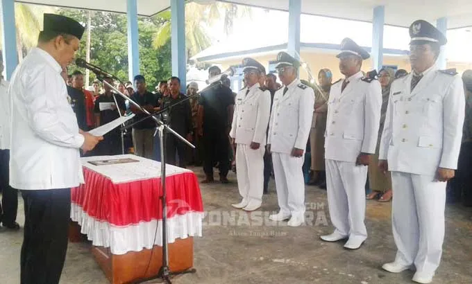 pelantikan1 Lantik 16 Kades Terpilih, Ruksamin Himbau Rangkul Kembali Masyarakat