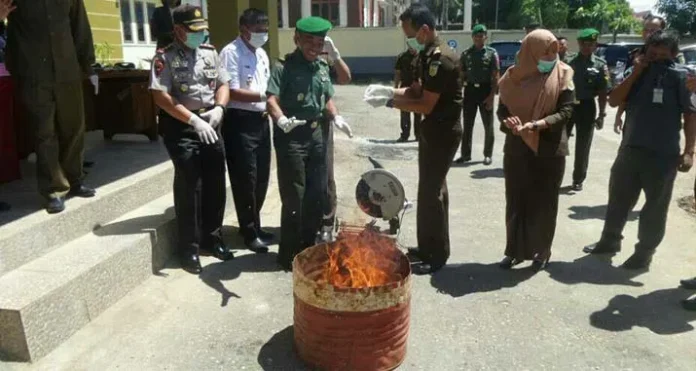 Kejari Muna Musnahkan 6,2 Gram Sabu