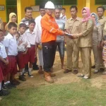 Peduli Pendidikan, PT WAI Salurkan Bantuan Dana Kesejahteraan Guru Peduli Pendidikan, PT WAI Salurkan Bantuan Dana Kesejahteraan Guru