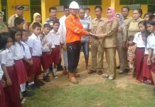 Peduli Pendidikan, PT WAI Salurkan Bantuan Dana Kesejahteraan Guru Peduli Pendidikan, PT WAI Salurkan Bantuan Dana Kesejahteraan Guru