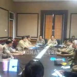 Prihatin Jalan Pasar Panjang Rusak, Wabup Muna Panggil Kepala SKPD Prihatin Jalan Pasar Panjang Rusak, Wabup Muna Panggil Kepala SKPD