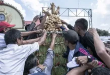 Ritual Nawu Sendang, Favorit Para Fotografer dan Wisatawan v