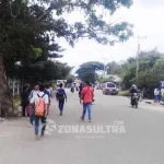 Aksi Tawuran Warnai Pertemuan Anggota DPRD Sultra dengan Guru SMA 1 Raha Aksi Tawuran Warnai Pertemuan Anggota DPRD Sultra dengan Guru SMA 1 Raha
