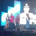 Buka Perayaan Halo Sultra ke-10, Nur Alam Pakai Baju Tenunan Wakatobi Buka Perayaan Halo Sultra ke-10, Nur Alam Pakai Baju Tenunan Wakatobi