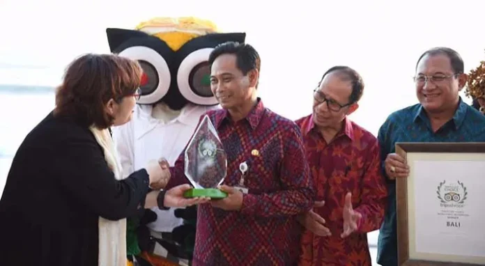 traveller_choice Petinggi TripAdvisor Serahkan Langsung Travellers’ Choice Award 2017 untuk Bali