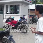 Kisah Anak Jadi Tukang Parkir Demi Biayai Sekolahnya Kisah Anak Jadi Tukang Parkir Demi Biayai Sekolahnya