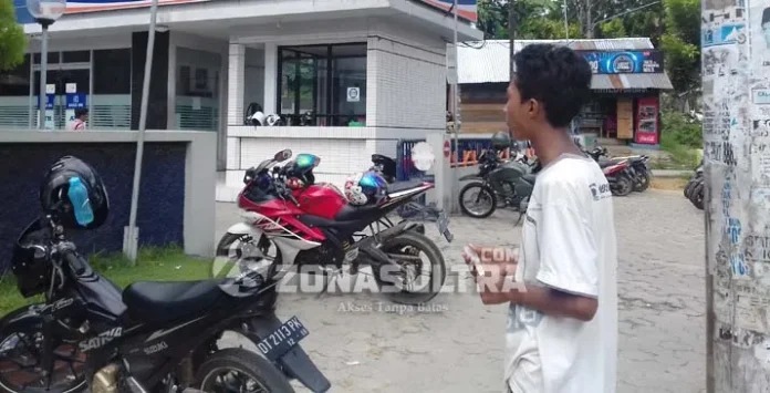 Kisah Anak Jadi Tukang Parkir Demi Biayai Sekolahnya