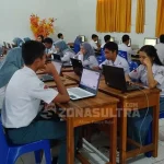 Kekurangan Komputer untuk Ujian, SMAN 4 Kendari Pinjam Laptop Orang Tua Siswa Kekurangan Komputer untuk Ujian, SMAN 4 Kendari Pinjam Laptop Orang Tua Siswa
