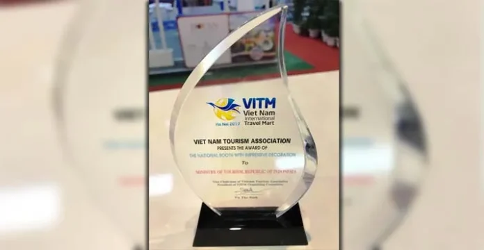 Lagi, Kemenpar Raih The National Booth With Impressive Decoration Award di VITM 2017